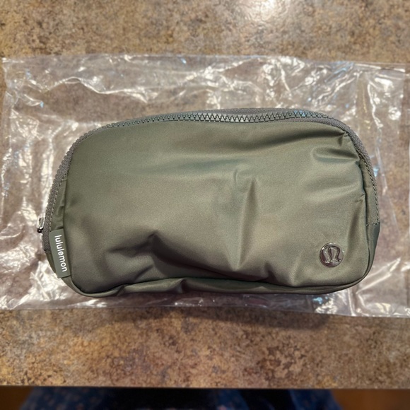 Brand New Lululemon Everywhere Belt Bag Sage Grey NWT - Picture 2 of 12